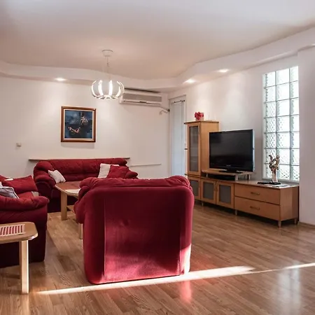 Emilija Apartment *