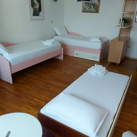 Emilija Apartment *